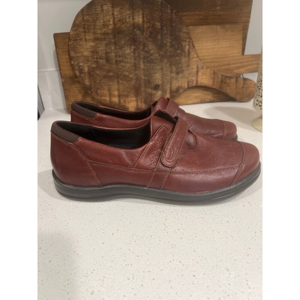 Apex size 10 women's dark brown walking shoes